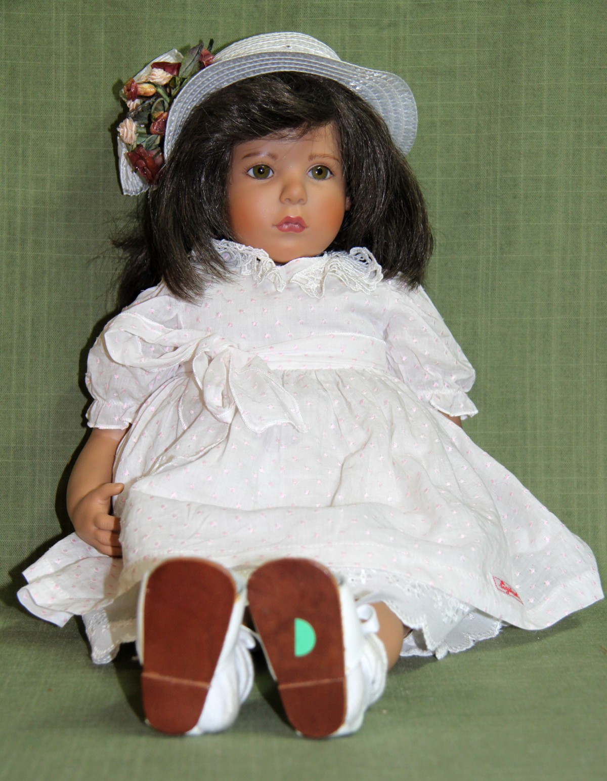 Puppe mit weißem Kleid Sigikid