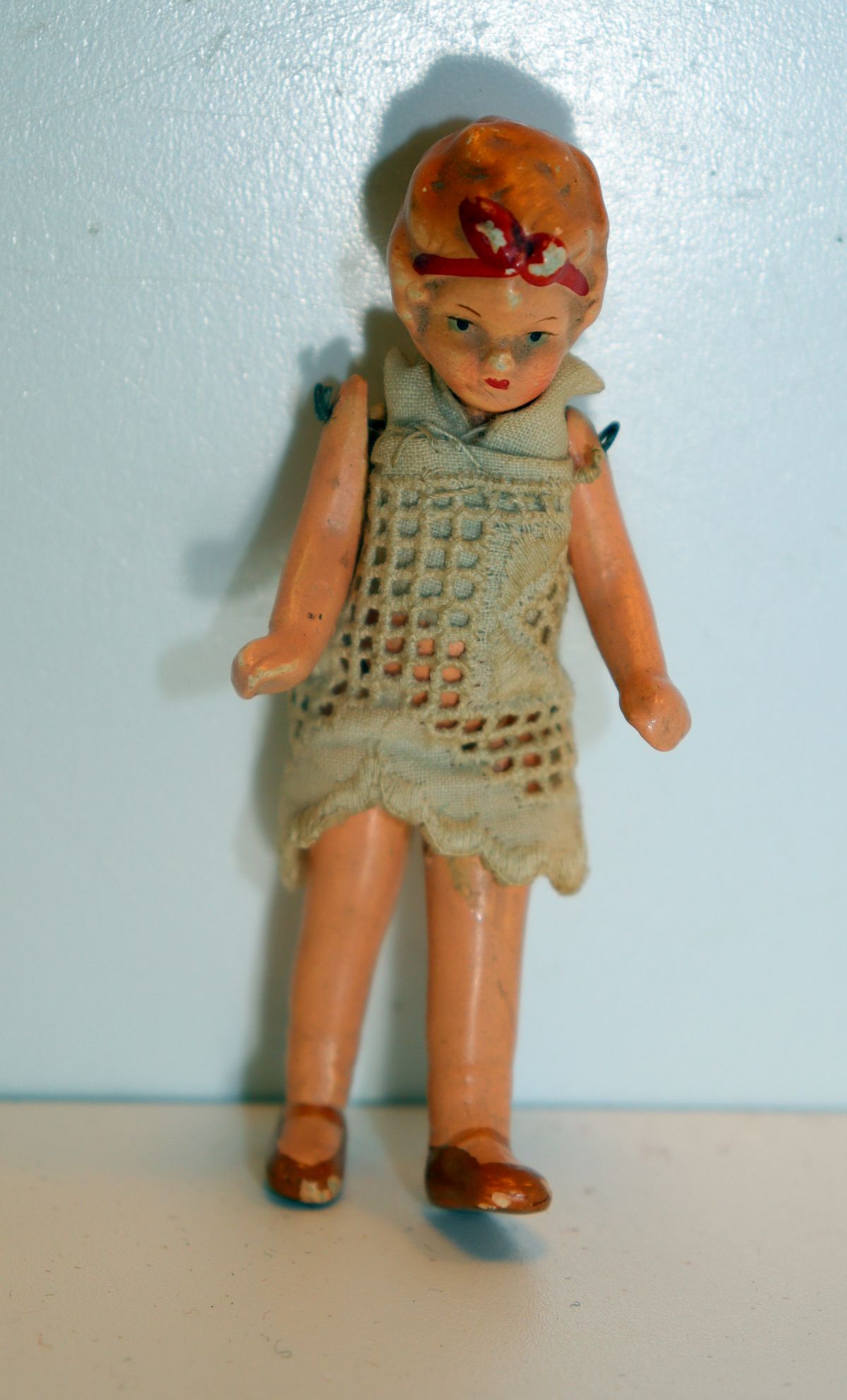 Puppenstuben blondes Porzellanpüppchen, antik
